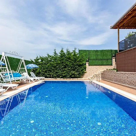 Exceptional Villa With Private Pool And Marvelous View In Sile Istanbul